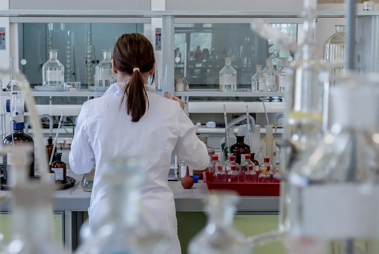 Czy książeczkę sanepidowską da się wyrobić przez Internet?